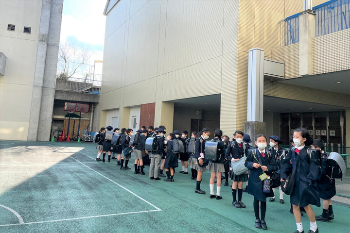 桐光学園小学校 : もうすぐ始まる徒歩通学（３年生）