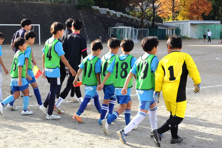 桐光学園小学校 : 嬉しい優勝！（サッカークラブ）